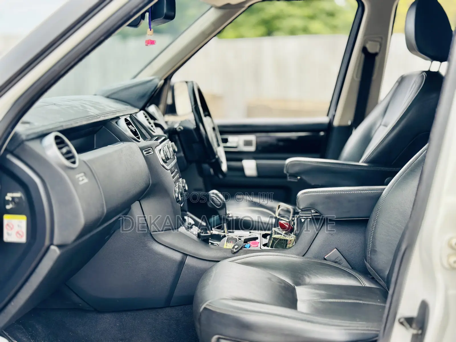 Land Rover Discovery 2013 White