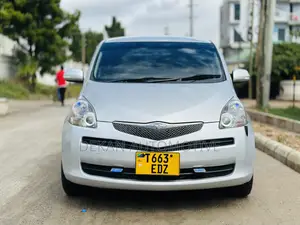 Toyota Ractis 1.3 FWD 2008 Silver