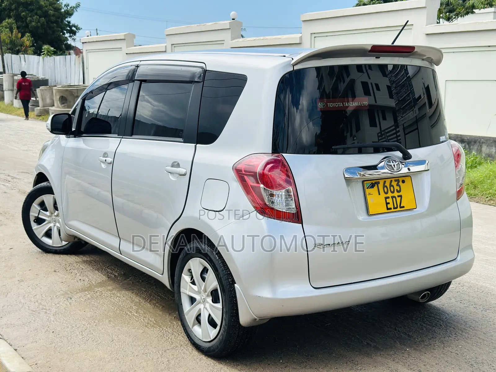 Toyota Ractis 1.3 FWD 2008 Silver