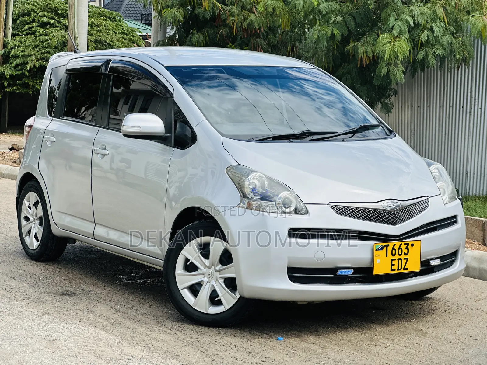 Toyota Ractis 1.3 FWD 2008 Silver