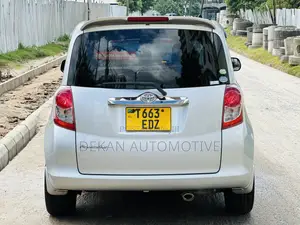 Toyota Ractis 1.3 FWD 2008 Silver