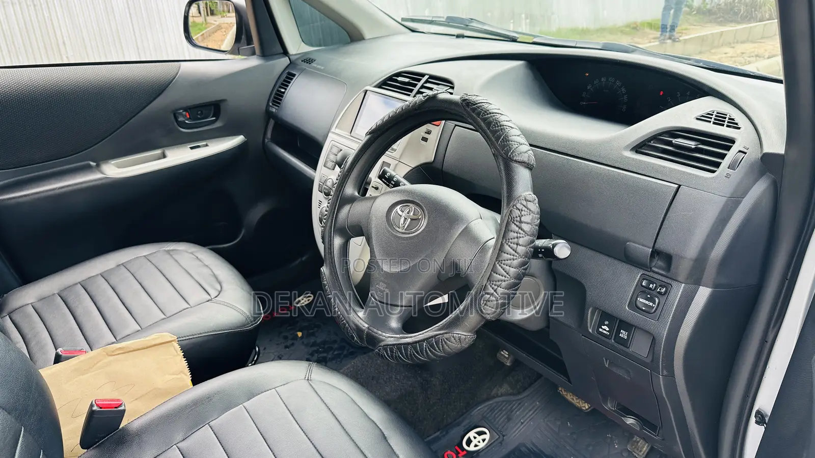 Toyota Ractis 1.3 FWD 2008 Silver
