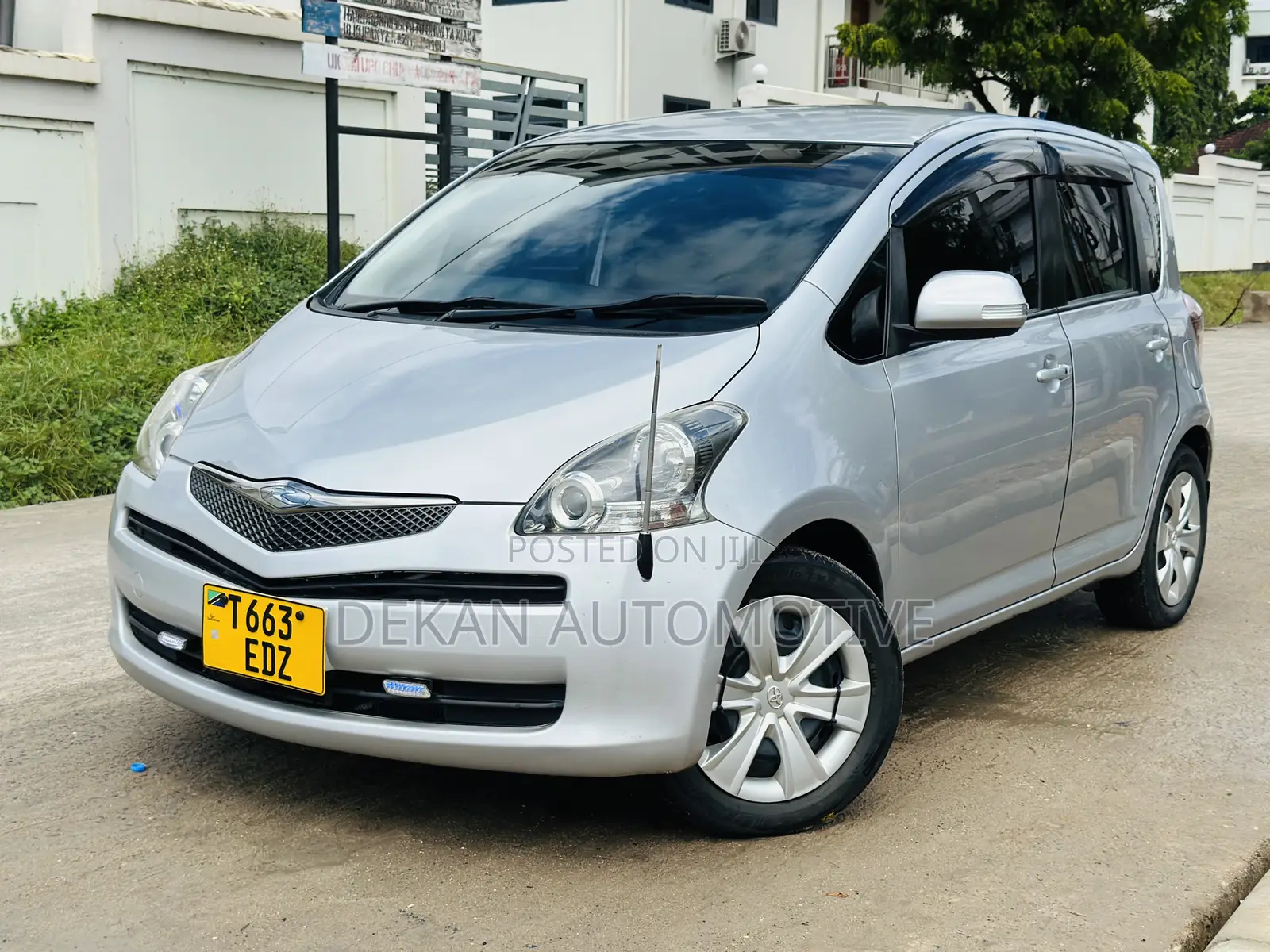 Toyota Ractis 1.3 FWD 2008 Silver