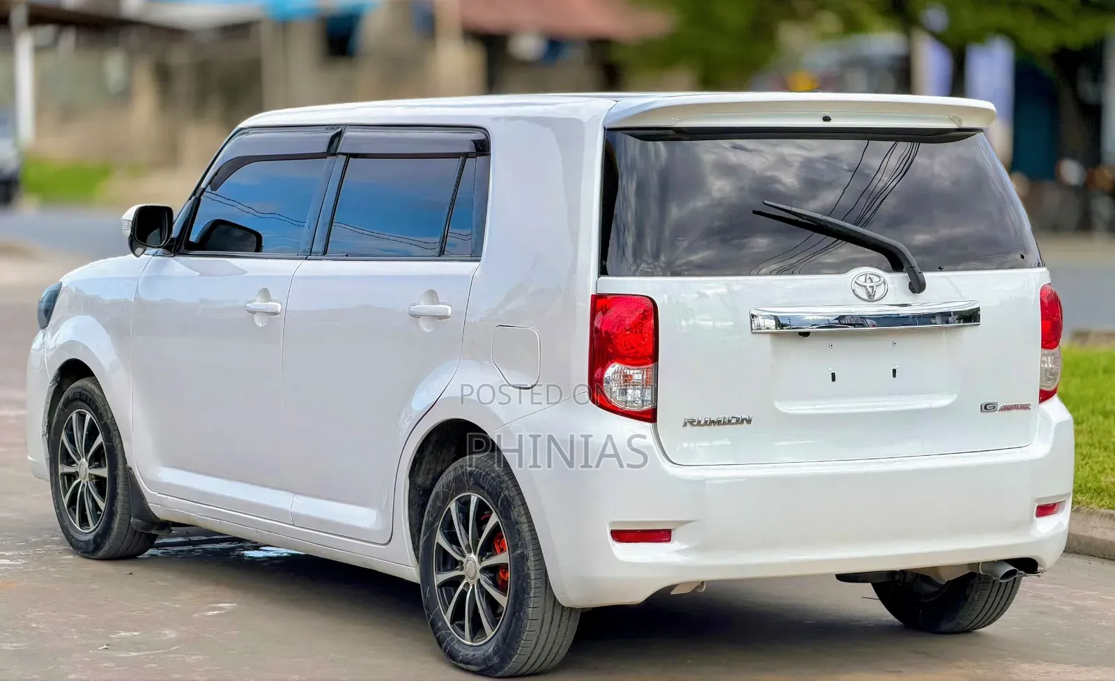 Toyota Corolla Rumion 2009 White