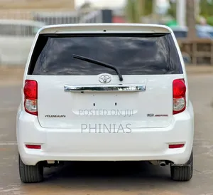 Toyota Corolla Rumion 2009 White