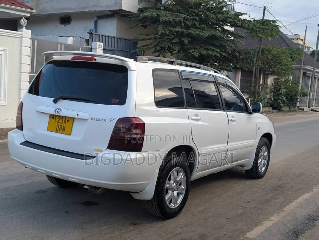 Toyota Kluger 2002 White