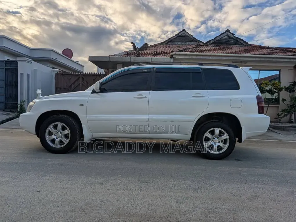 Toyota Kluger 2002 White