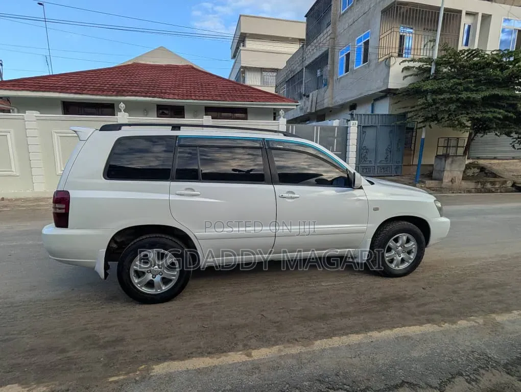 Toyota Kluger 2002 White