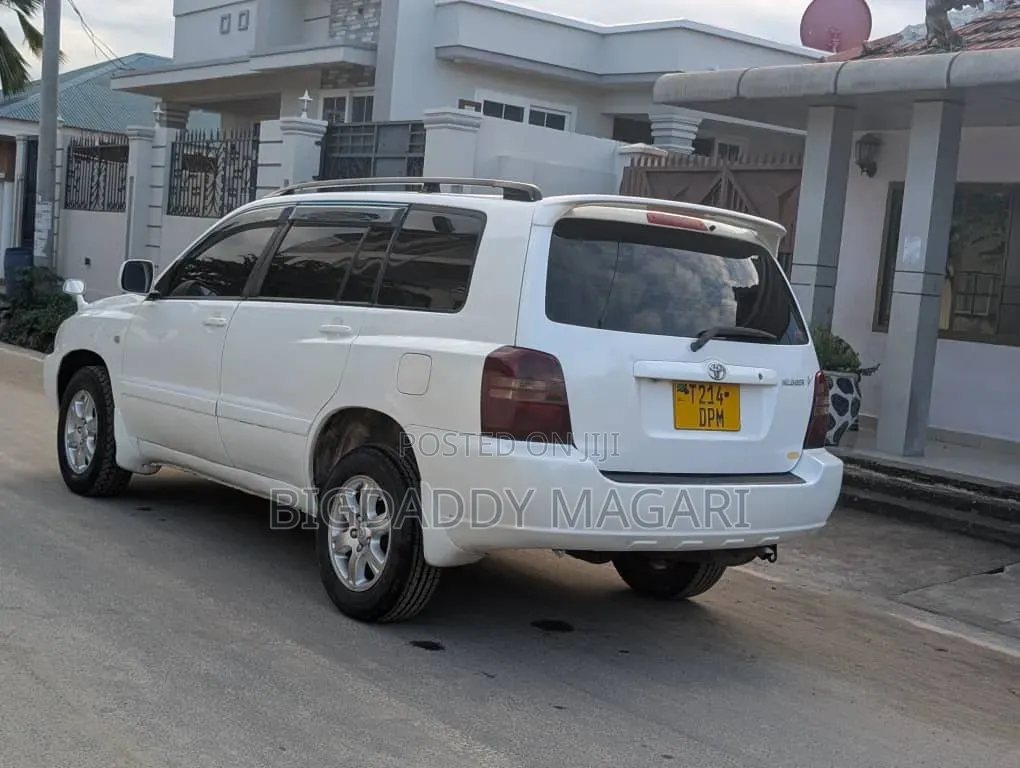 Toyota Kluger 2002 White