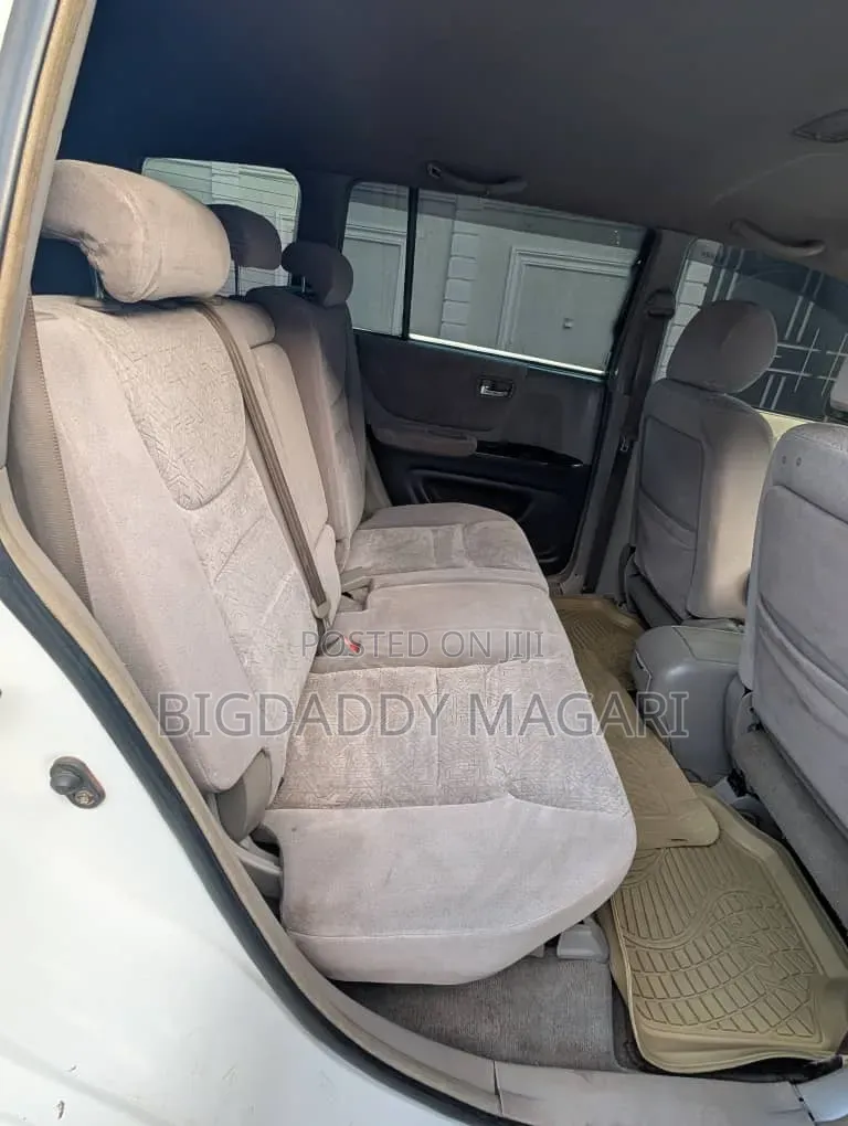 Toyota Kluger 2002 White