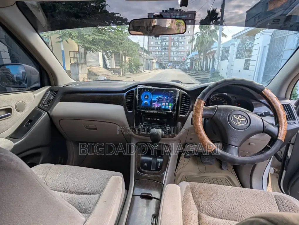 Toyota Kluger 2002 White