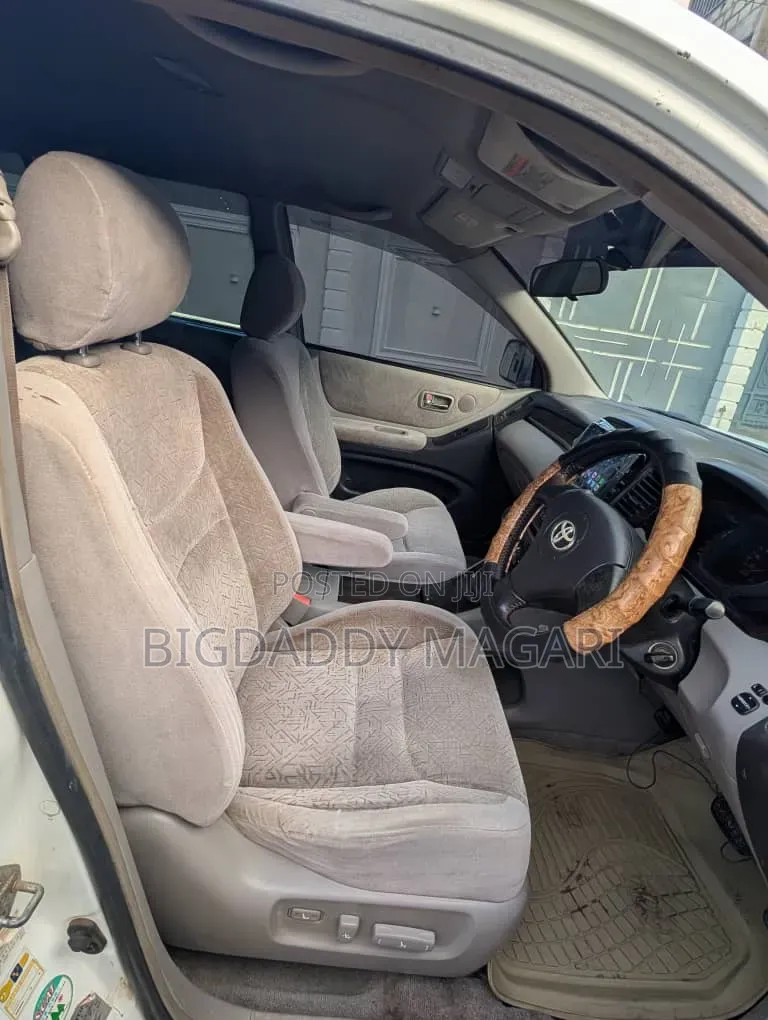Toyota Kluger 2002 White