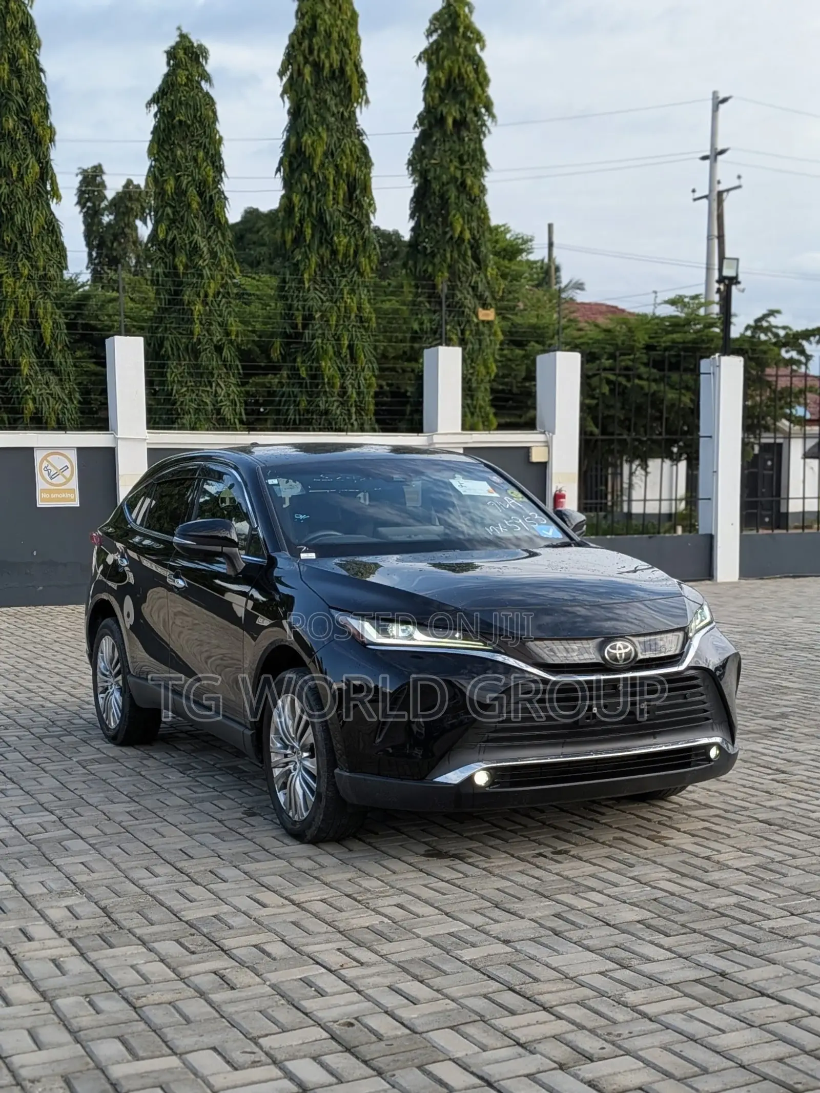 Toyota Harrier 2.0 2020 Black