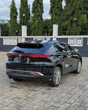 Toyota Harrier 2.0 2020 Black