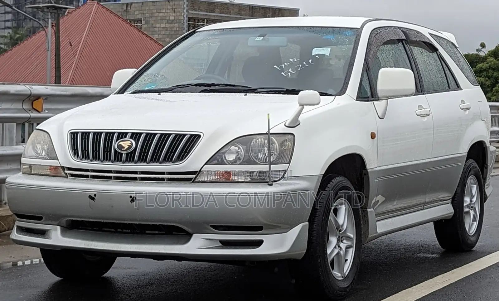 Toyota Harrier 2000 White