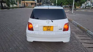 Toyota IST 2004 White