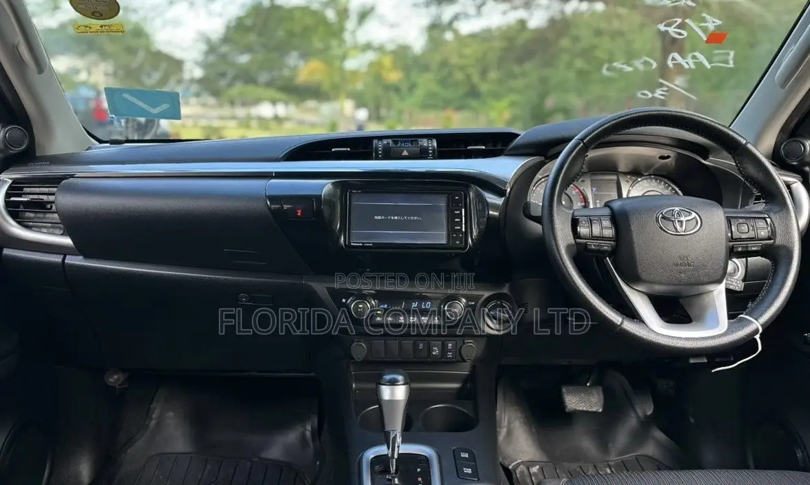Toyota Hilux 2021 Black