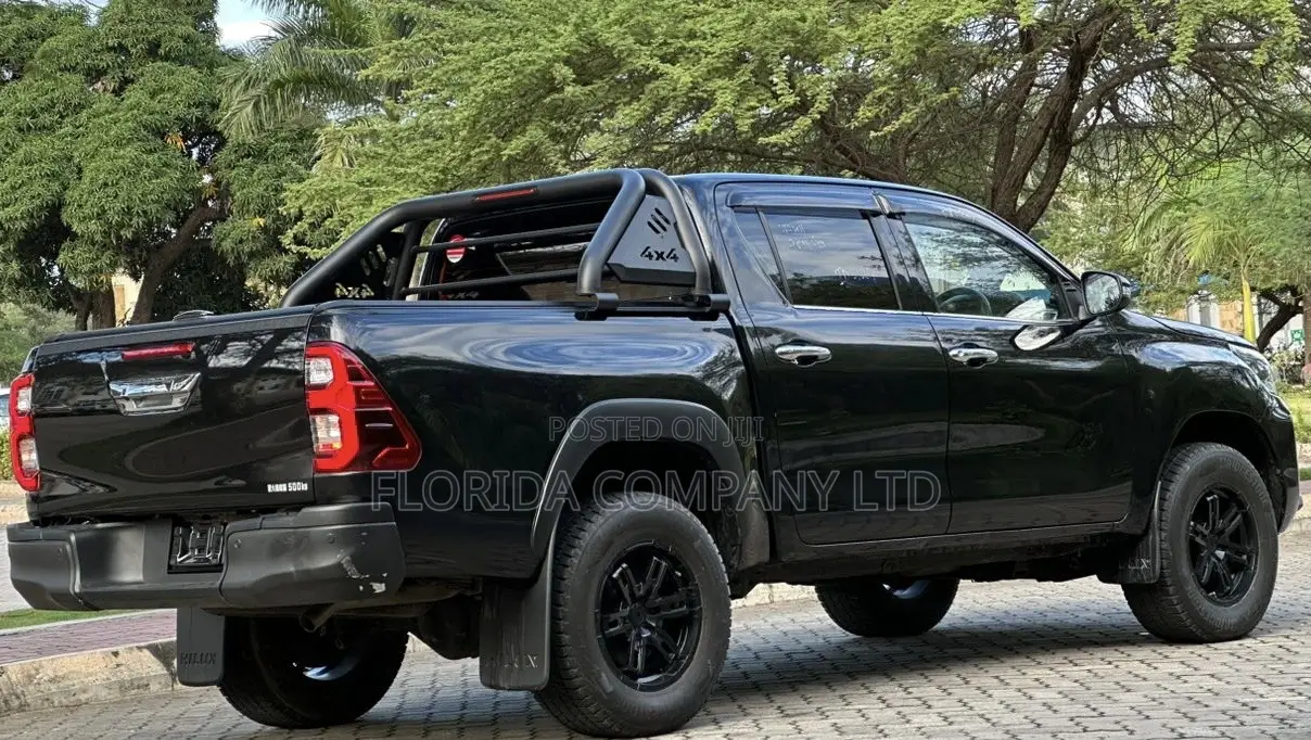 Toyota Hilux 2021 Black