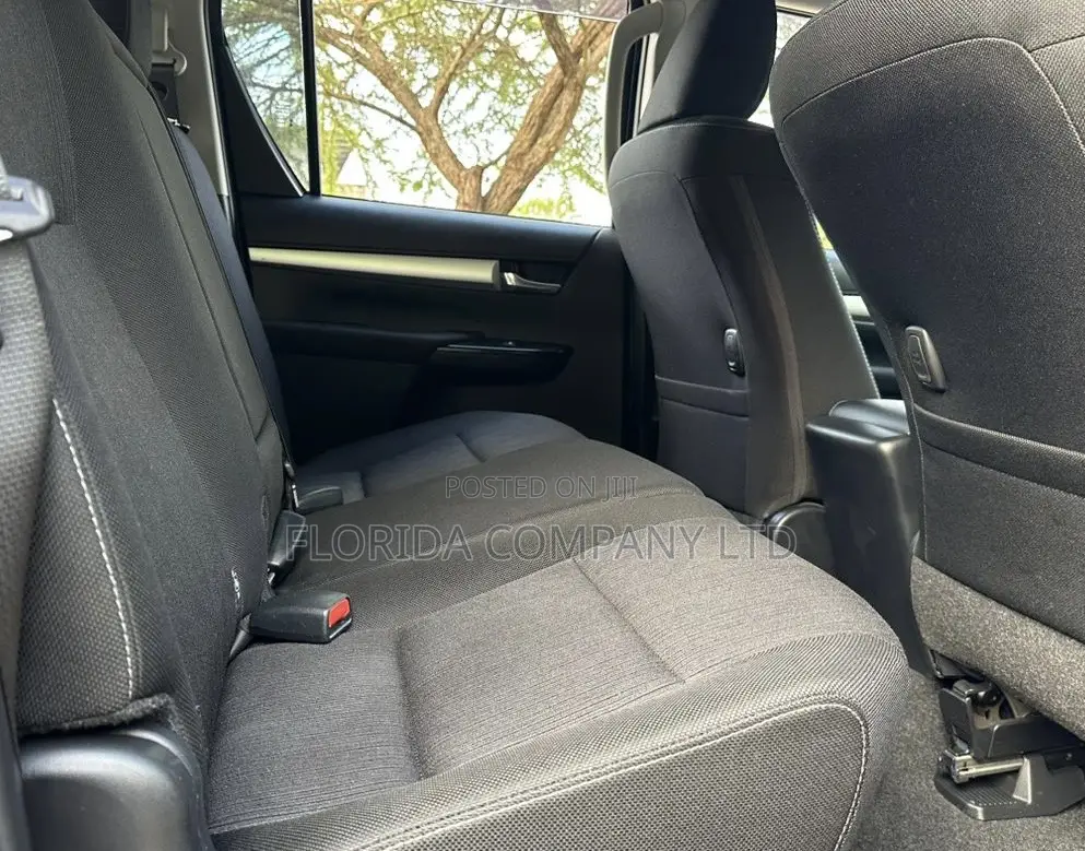 Toyota Hilux 2021 Black