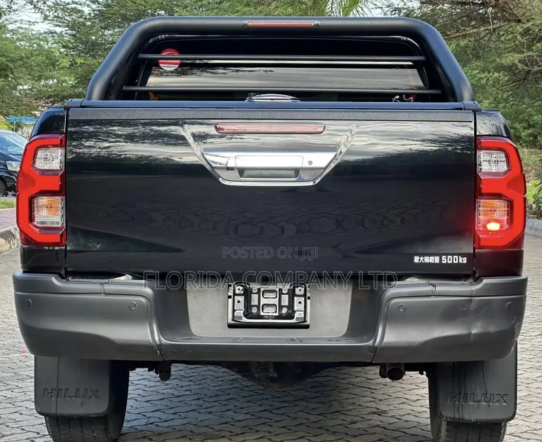 Toyota Hilux 2021 Black