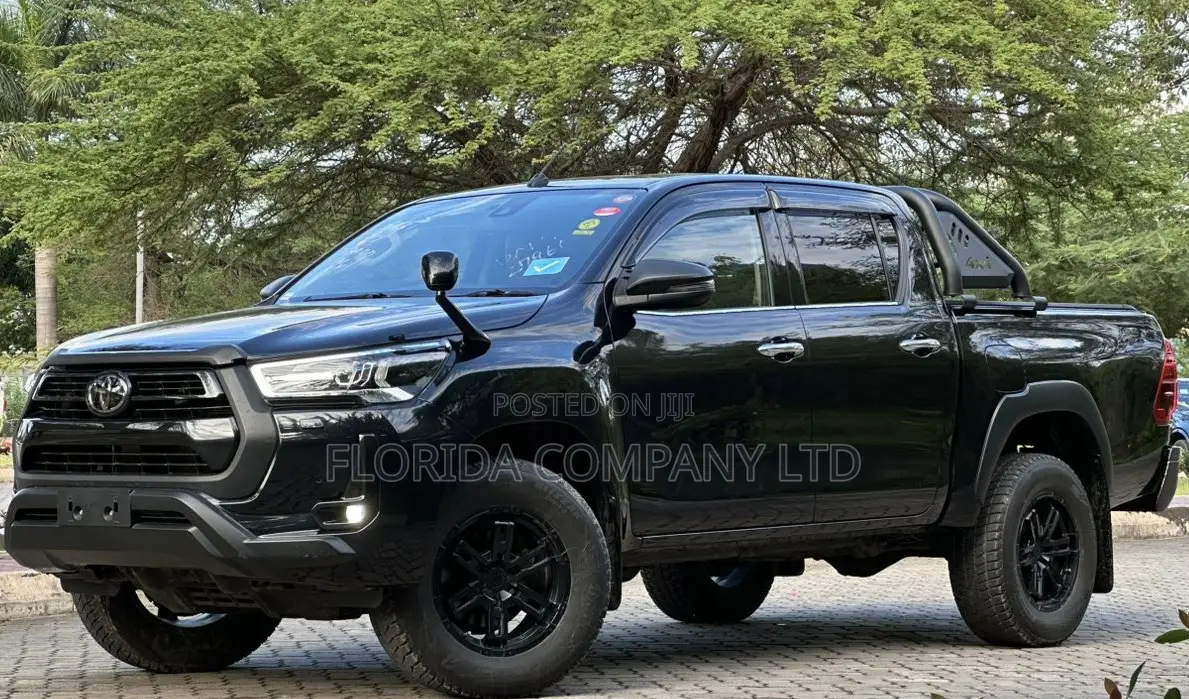 Toyota Hilux 2021 Black