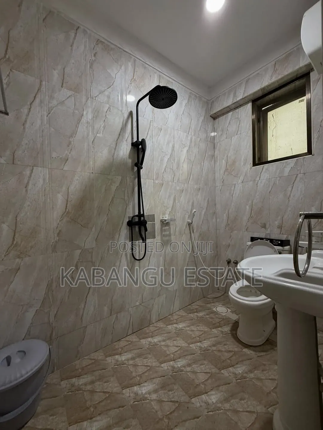 Furnished 3bdrm Apartment in Ada Estate for rent