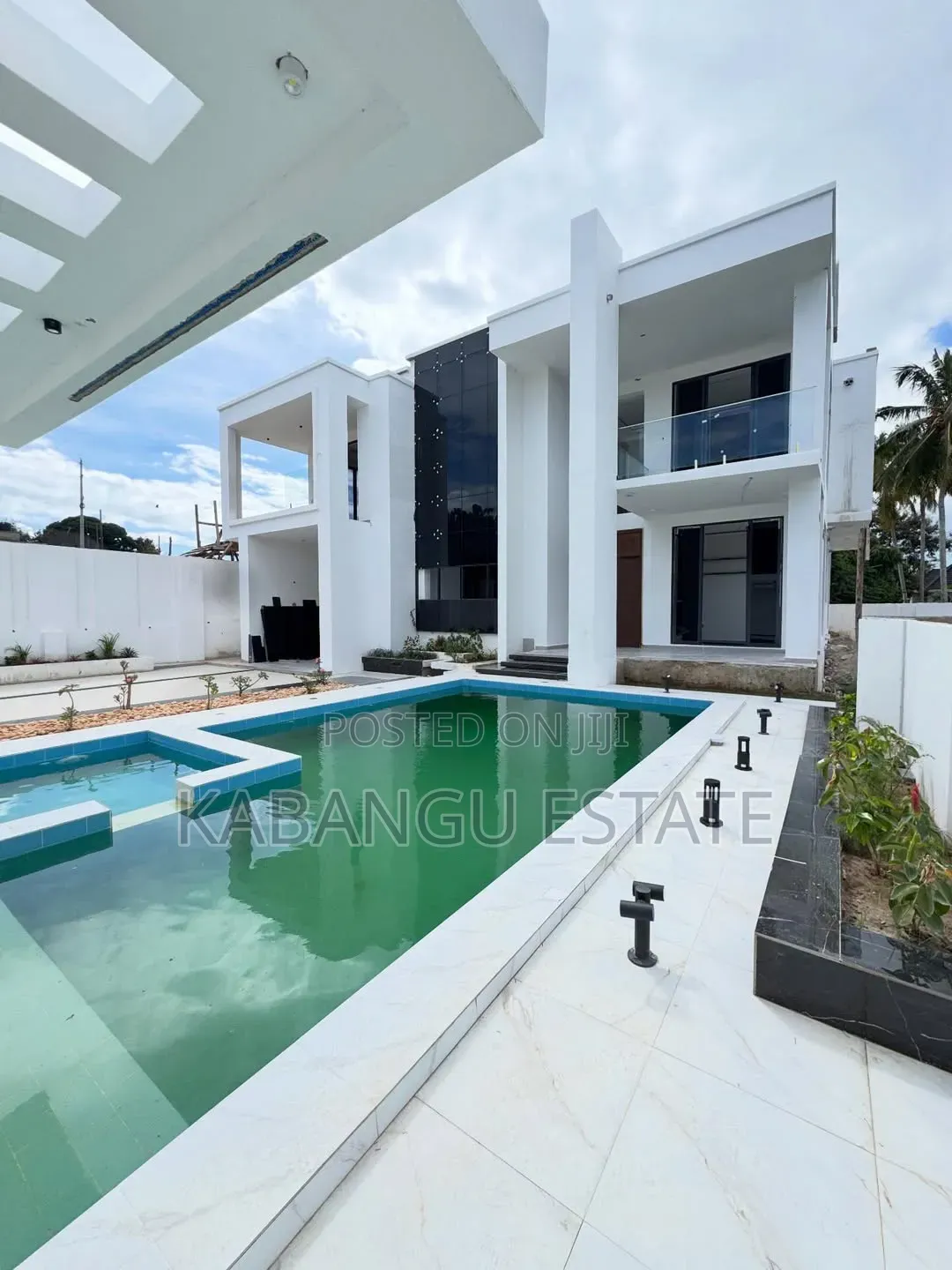 4bdrm Mansion in Goba for sale