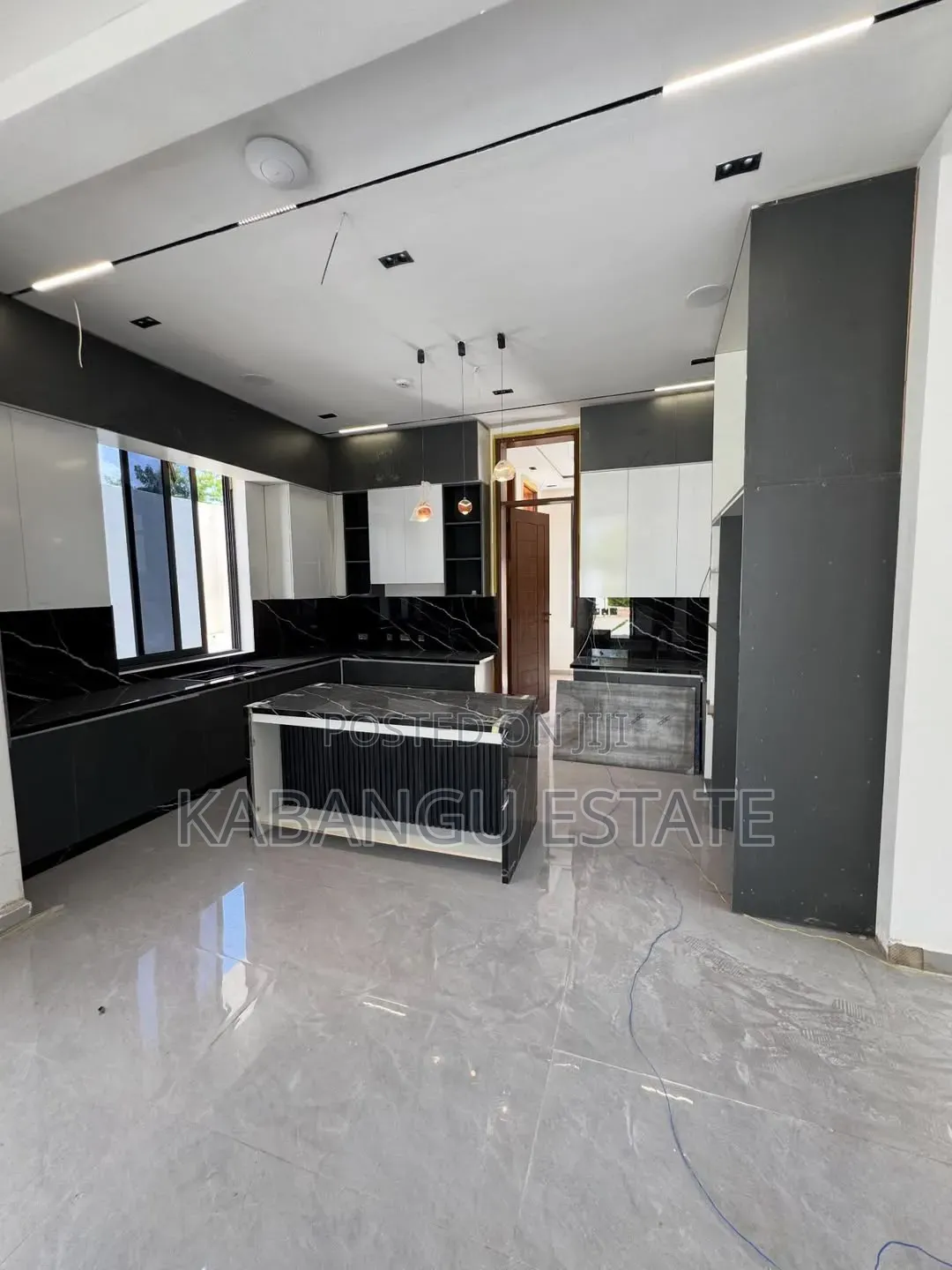 4bdrm Mansion in Goba for sale
