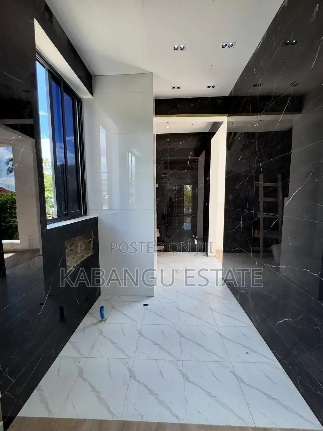 4bdrm Mansion in Goba for sale