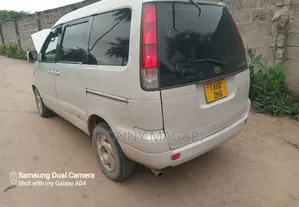 Toyota Noah 2001 Silver