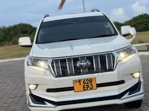 Toyota Land Cruiser Prado 2022 White