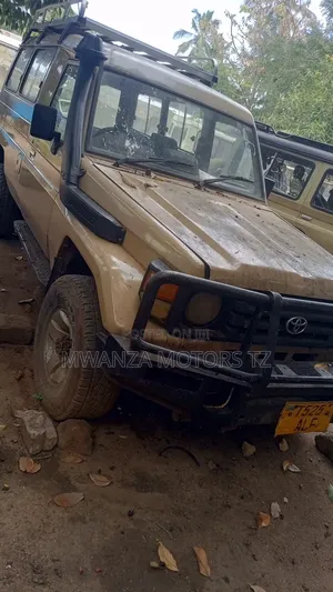 Toyota Land Cruiser 1999 Beige