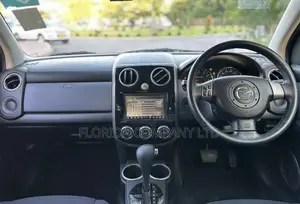 Mazda Verisa 2011