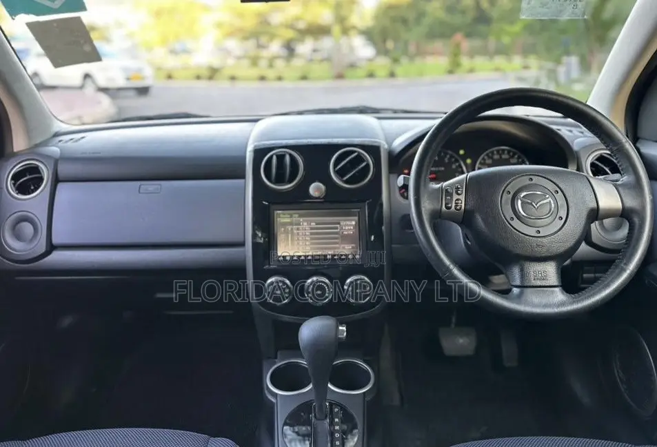 Mazda Verisa 2011