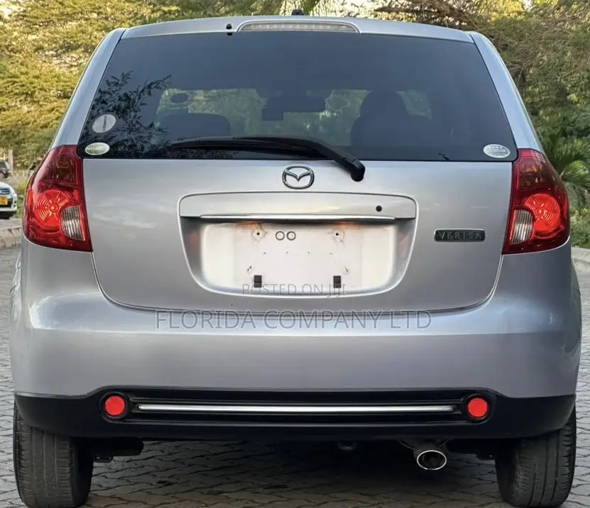Mazda Verisa 2011