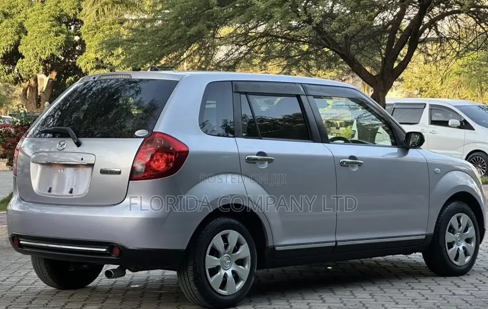 Mazda Verisa 2011