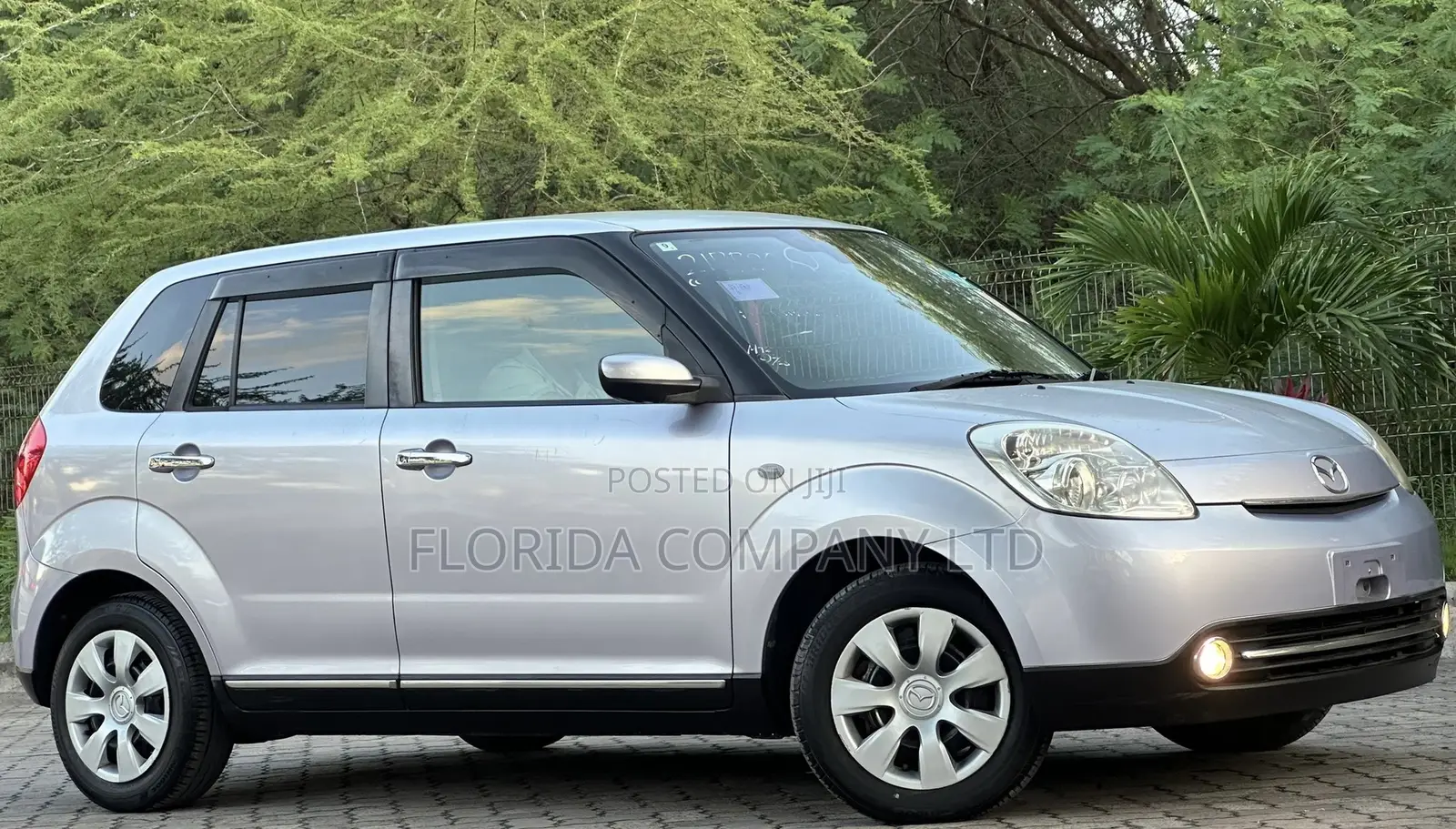 Mazda Verisa 2011