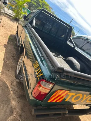 Toyota Hilux 2002 Green