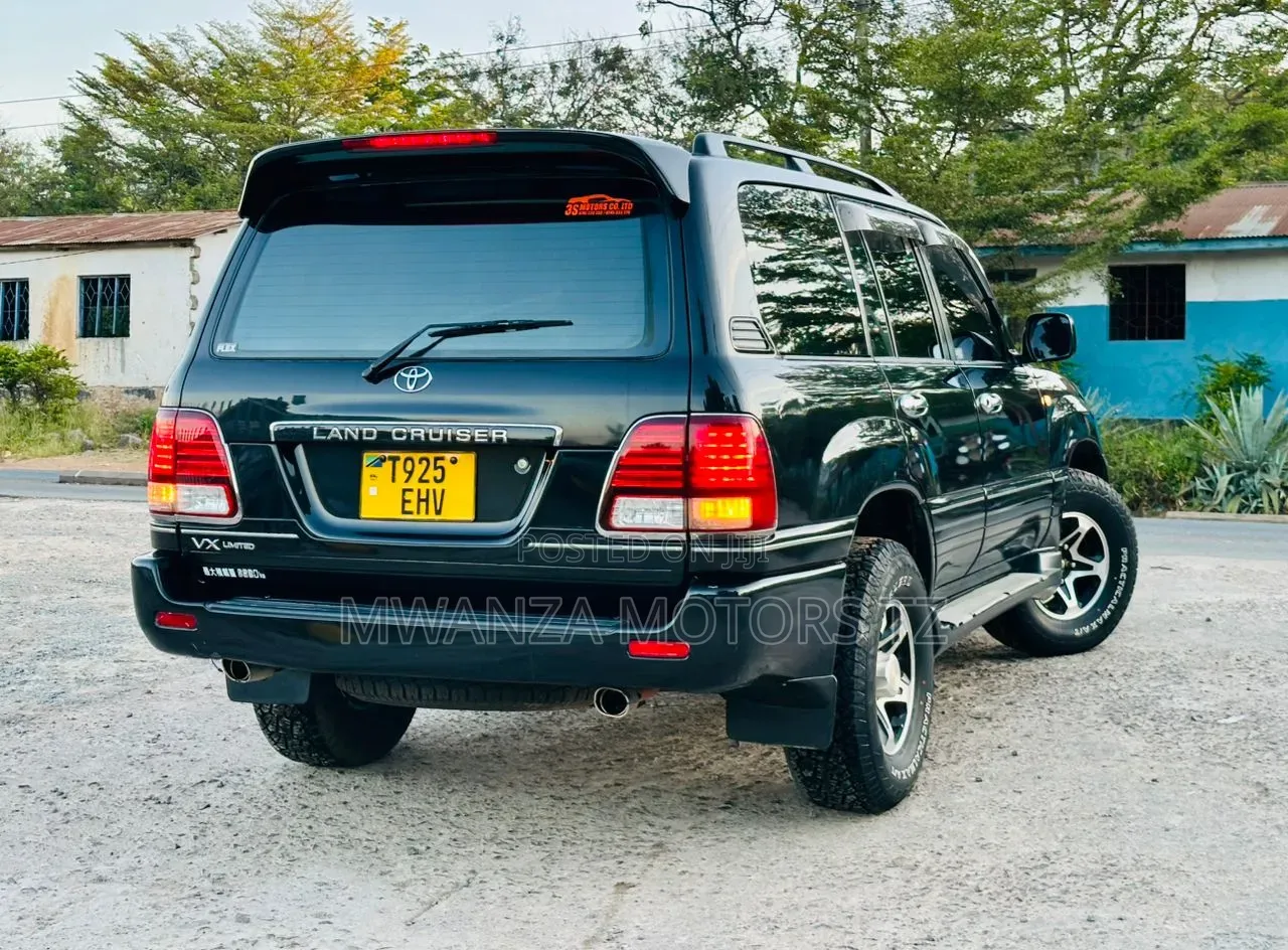 Toyota Land Cruiser 2000 Black