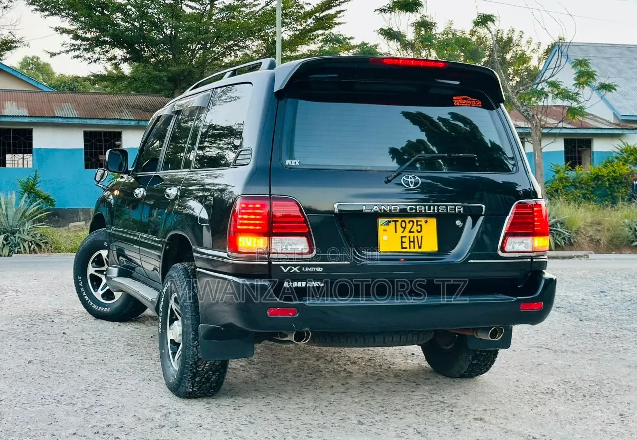 Toyota Land Cruiser 2000 Black