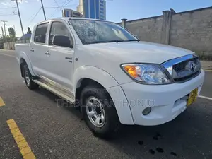 Toyota Hilux 2006 White