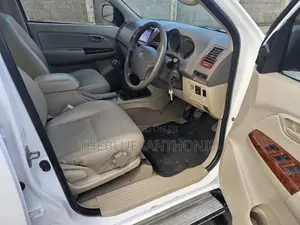 Toyota Hilux 2006 White