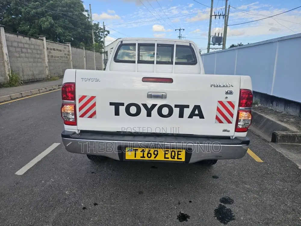 Toyota Hilux 2006 White