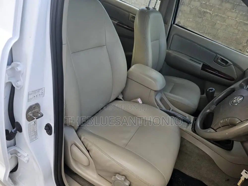 Toyota Hilux 2006 White