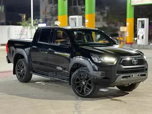 Toyota Hilux 2021 Black