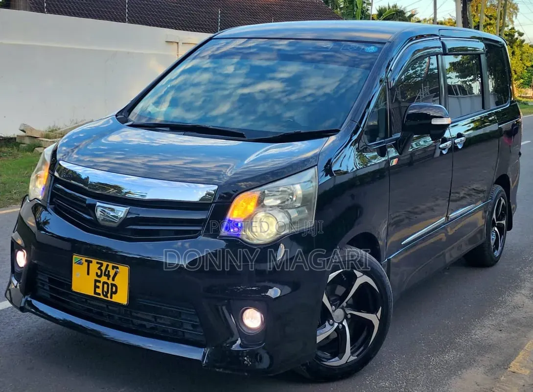 Toyota Noah 2010 Black