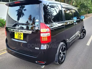 Toyota Noah 2010 Black