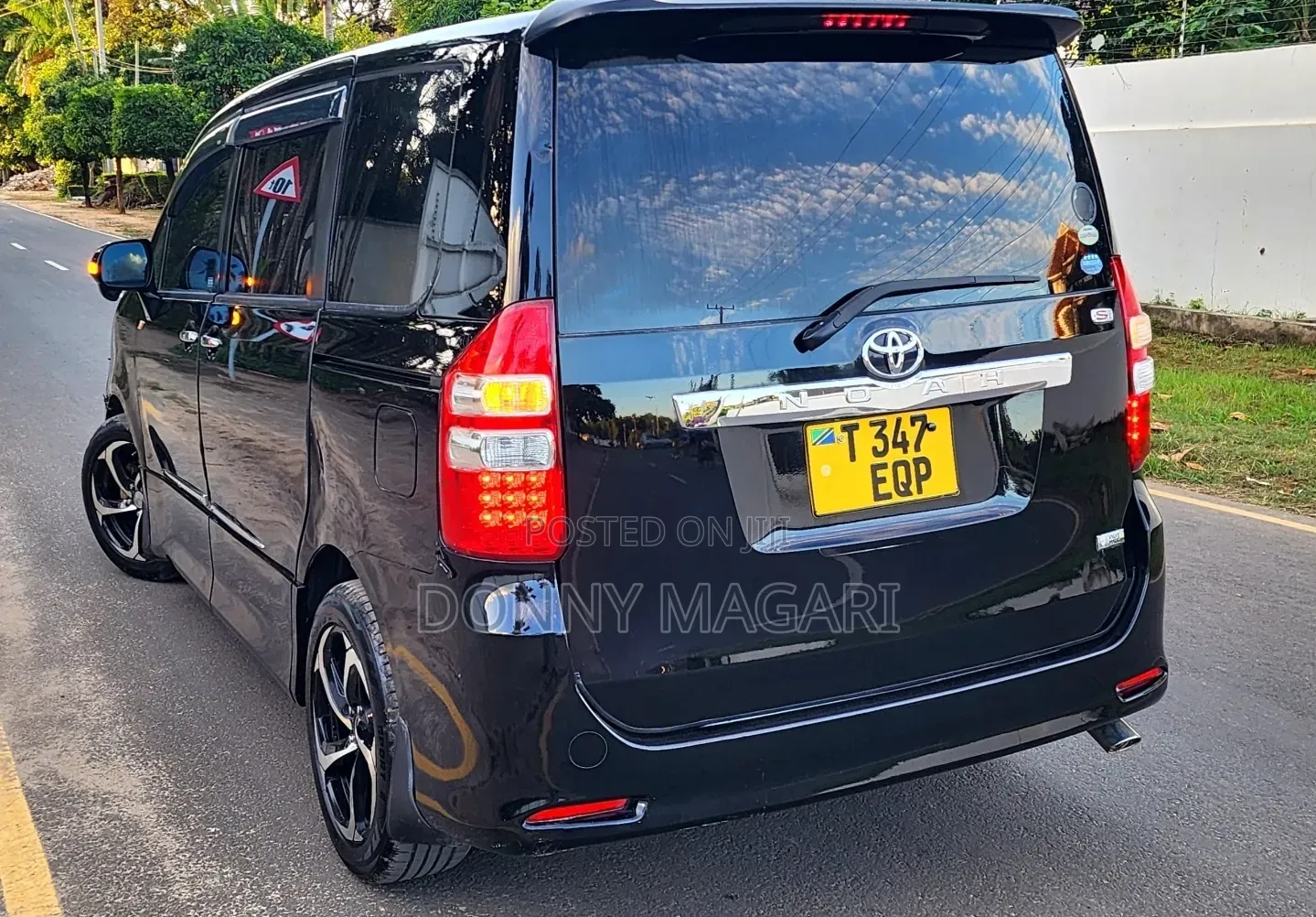Toyota Noah 2010 Black