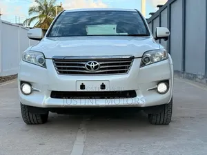 Toyota Vanguard 2013 White