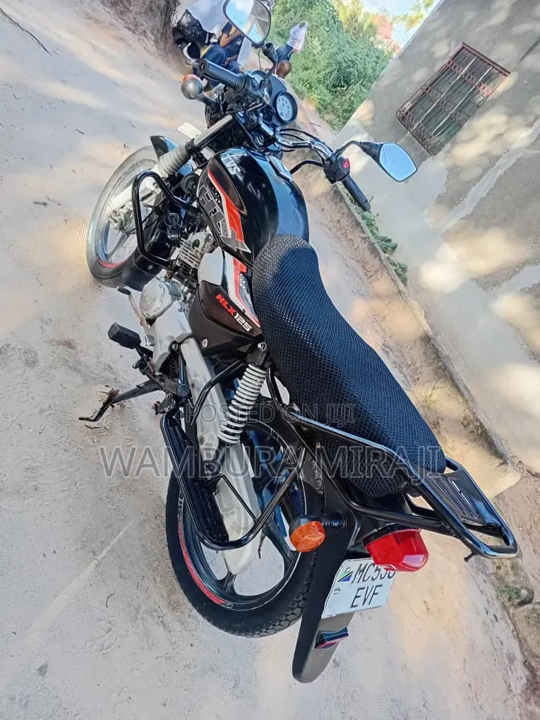 New TVS HLX 125 2025 Black